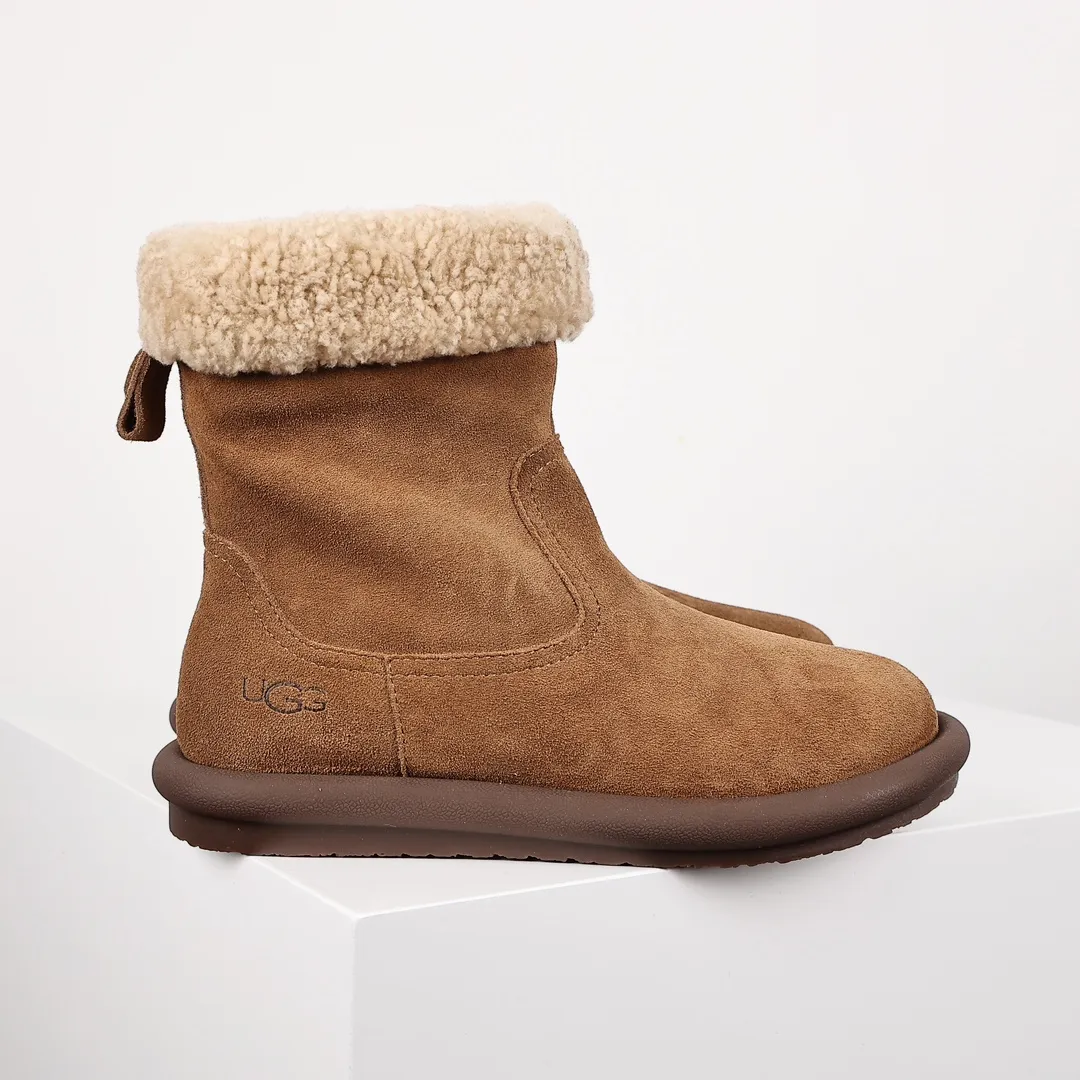 Pick up locally 💰720 The core recommendation is good price 𝐔𝐠𝐠 23 popular handmade sheep's curly boots Maillard girl's dream boots Korean and Korean style Fully handmade first-layer cow suede Teddy sheep's curly wool lining The combination has a great autumn and winter atmosphere Size: 35 36 37 38 39 40